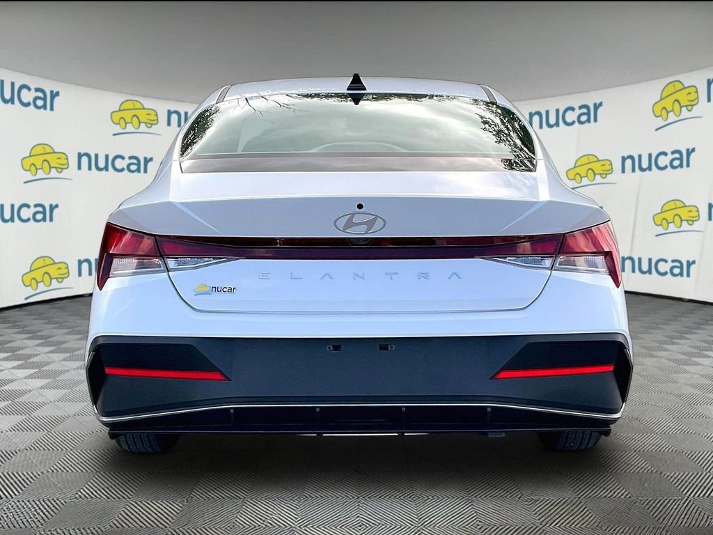 Used 2025 White Hyundai SE image 5