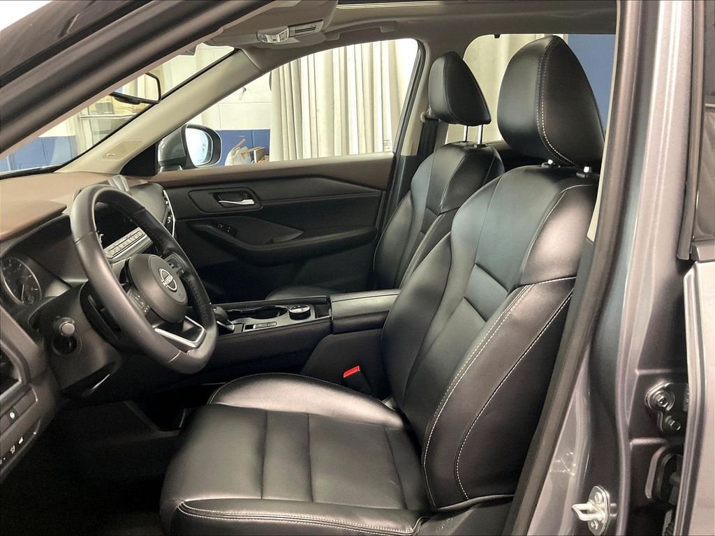 Used 2023 Gray Nissan SL image 9