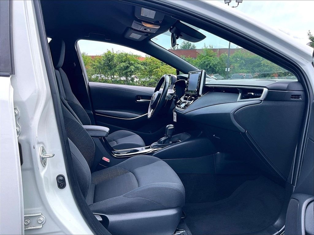 Used 2020 White Toyota SE image 21