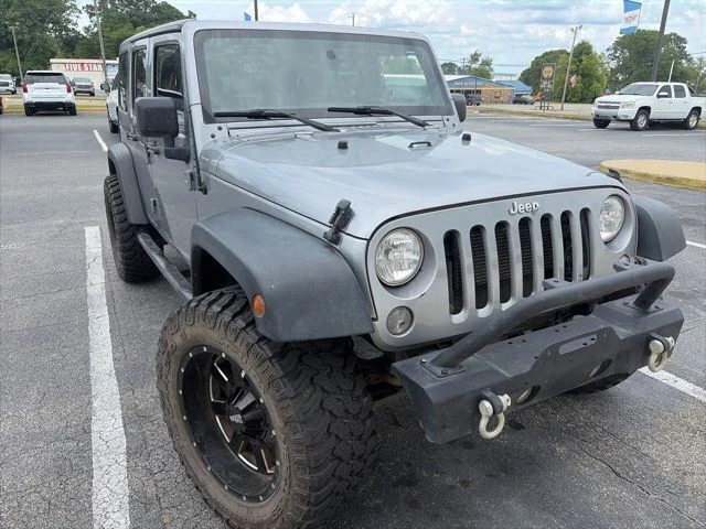 Used 2015 Silver Jeep Unlimited Sport image 3