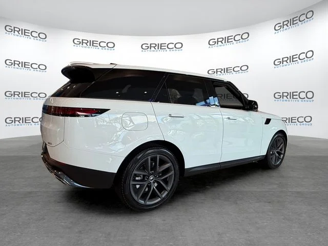 Used 2024 Fuji White Land Rover SE image 7