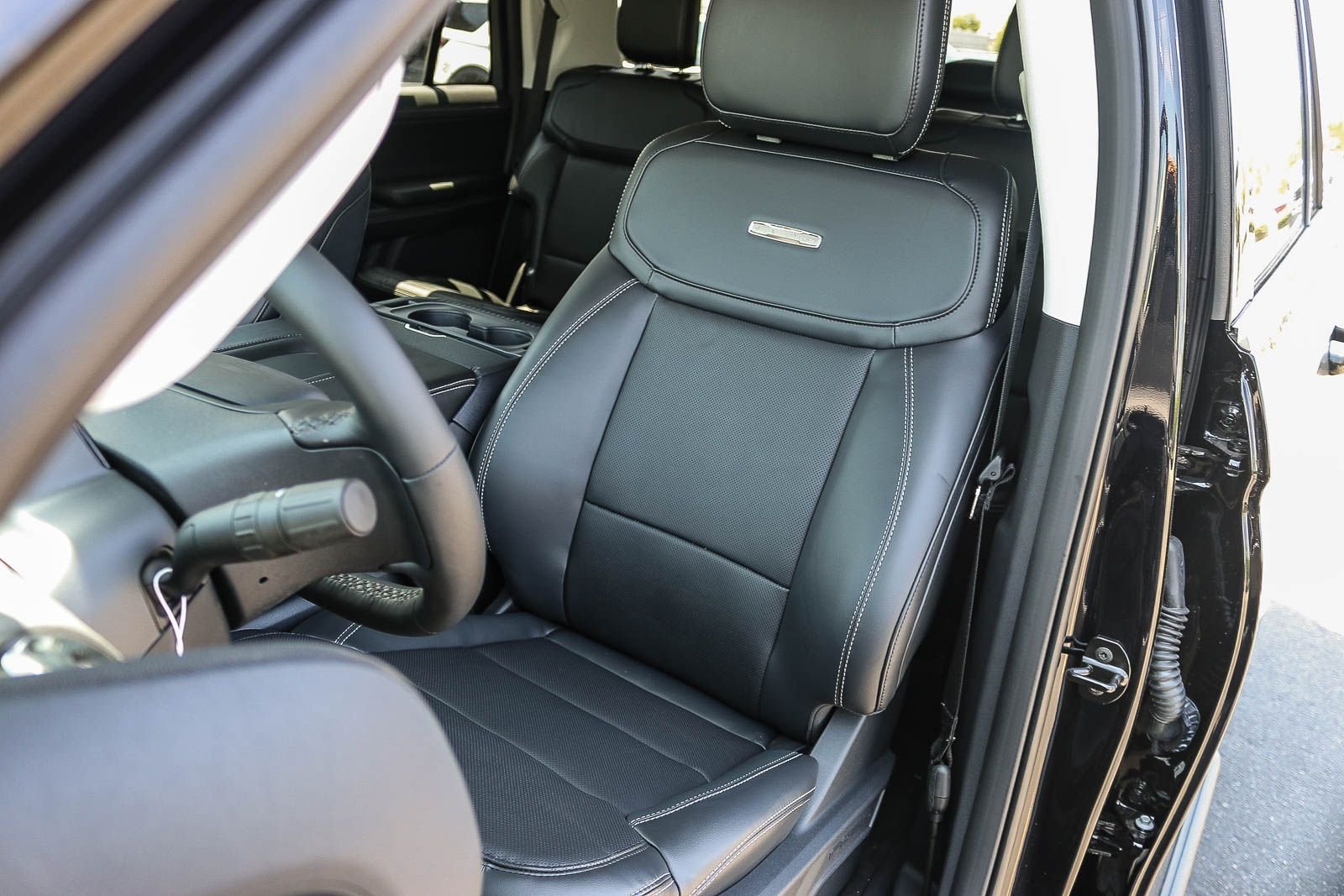New 2027 Agate Black Metallic Ford MAX Platinum image 26