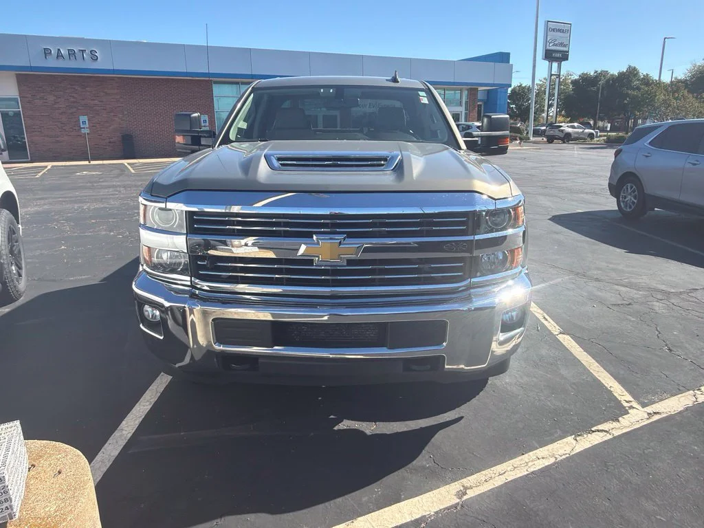 Used 2017 Gray Chevrolet LT image 9