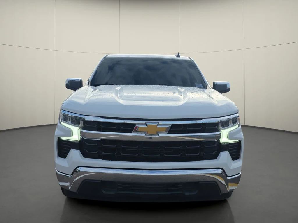 Used 2022 White Chevrolet LT image 2