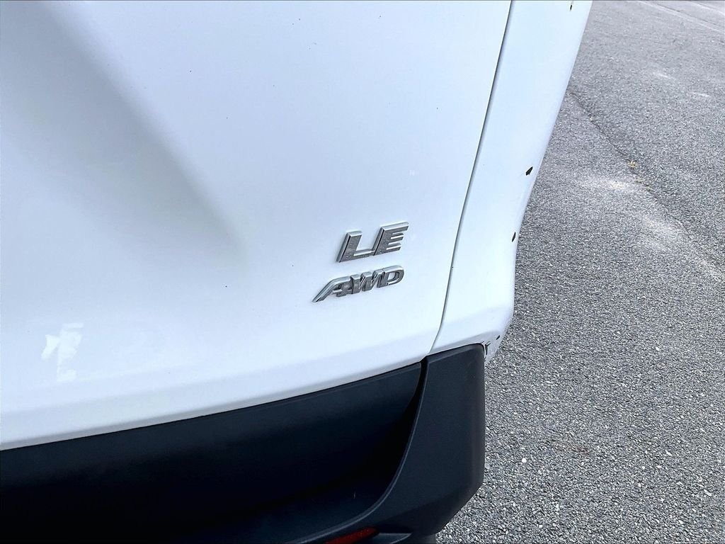 Used 2021 White Toyota LE image 28