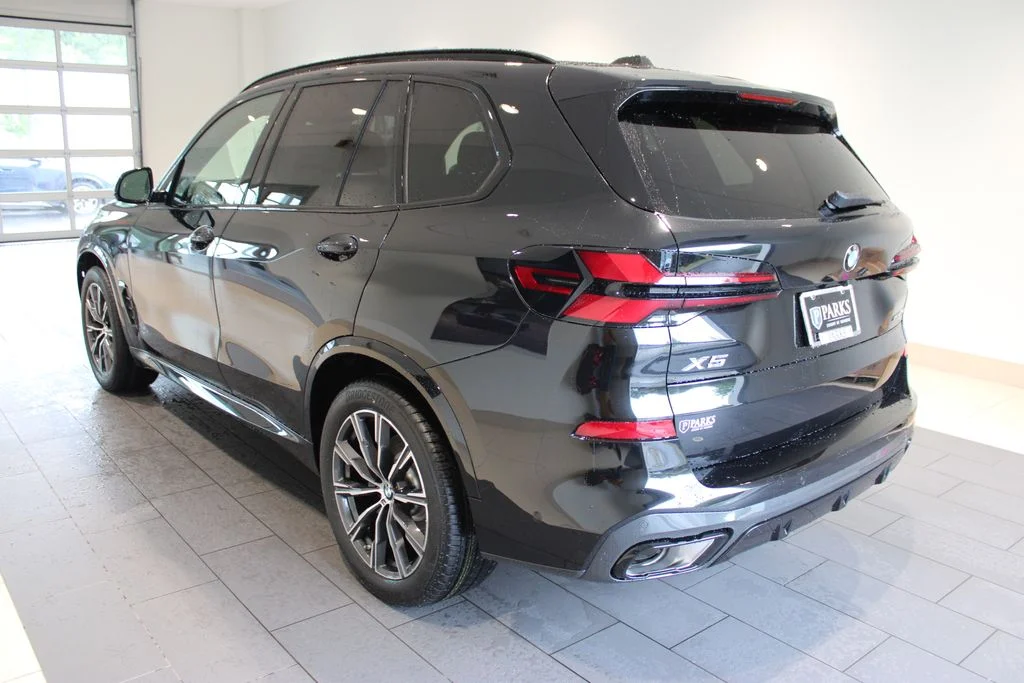 New 2026 Black Sapphire Metallic BMW xDrive40i image 30