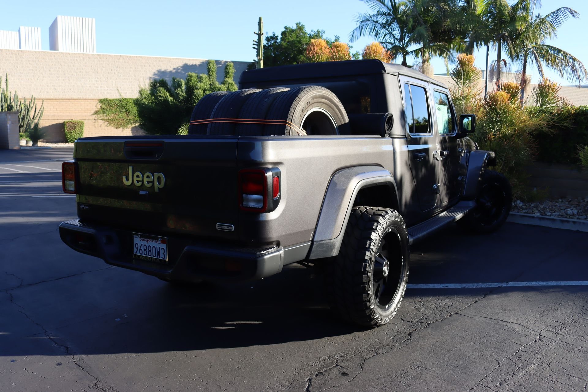 2021 Jeep Gladiator Overland photo 2