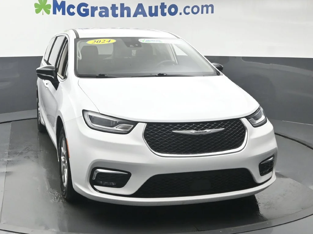 Used 2024 White Chrysler Touring L image 5