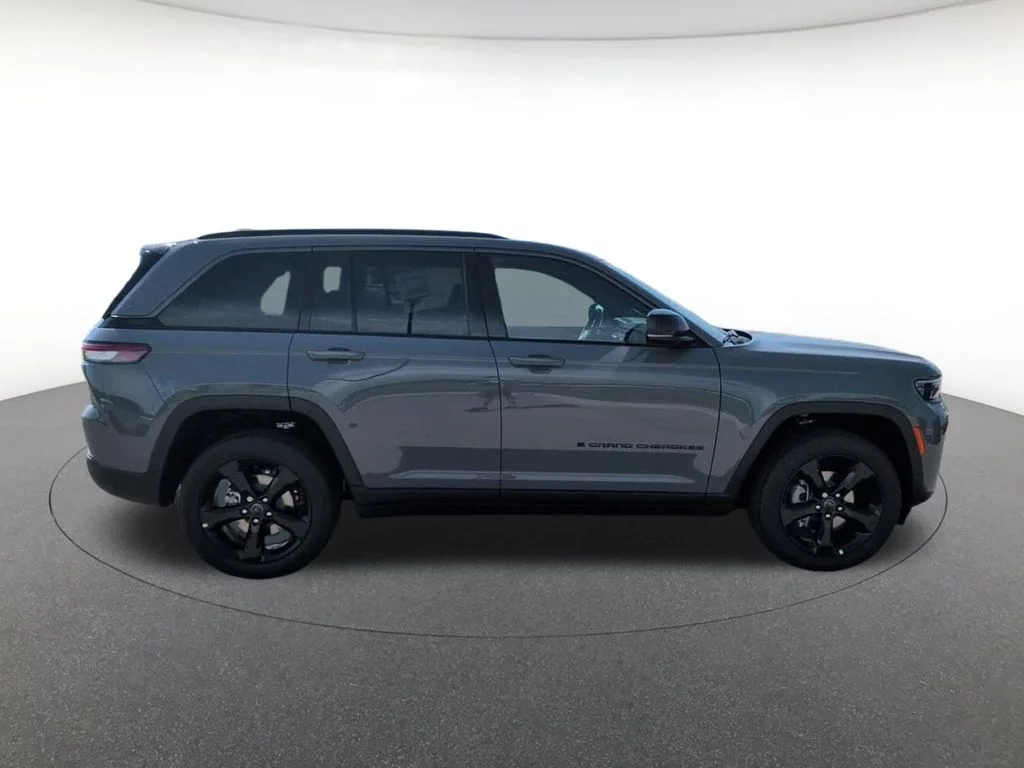 New 2027 Gray Jeep Limited image 4