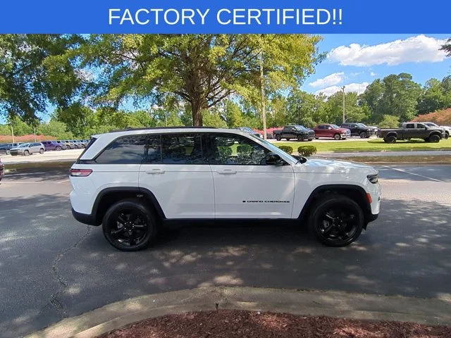 Used 2022 White Jeep Altitude image 6