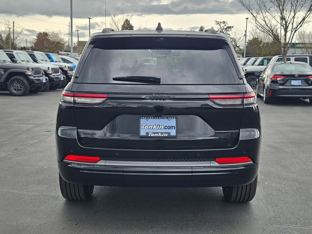 New 2026 Diamond Black Crystal Pearl-Coat Exterior Paint Jeep Limited Reserve image 5