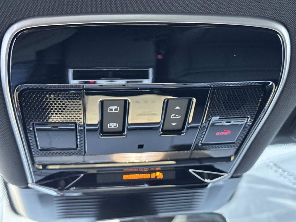 New 2027 Fuji White LAND ROVER  image 26