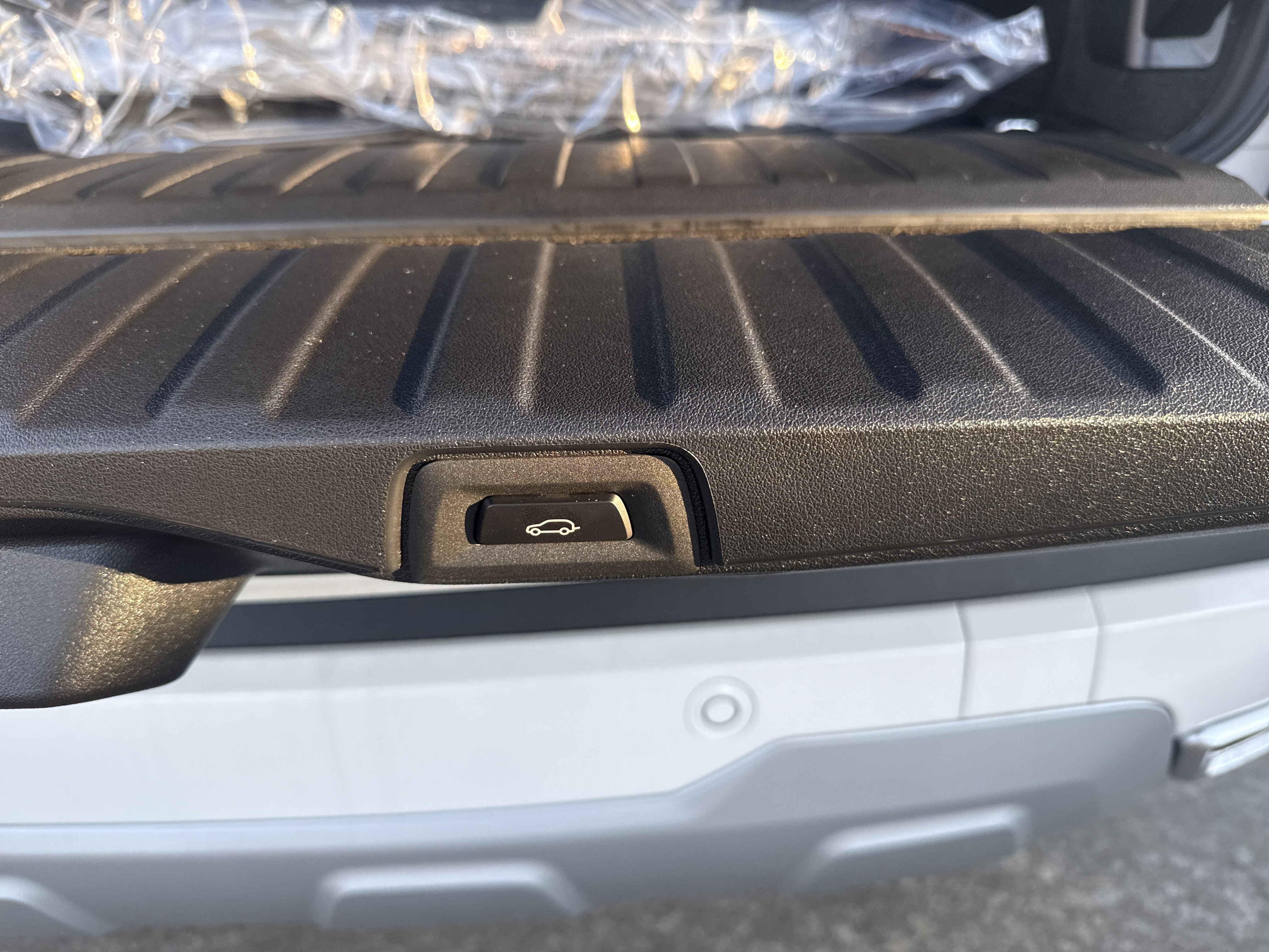 New 2026 0300 Alpine White BMW xDrive40i image 25