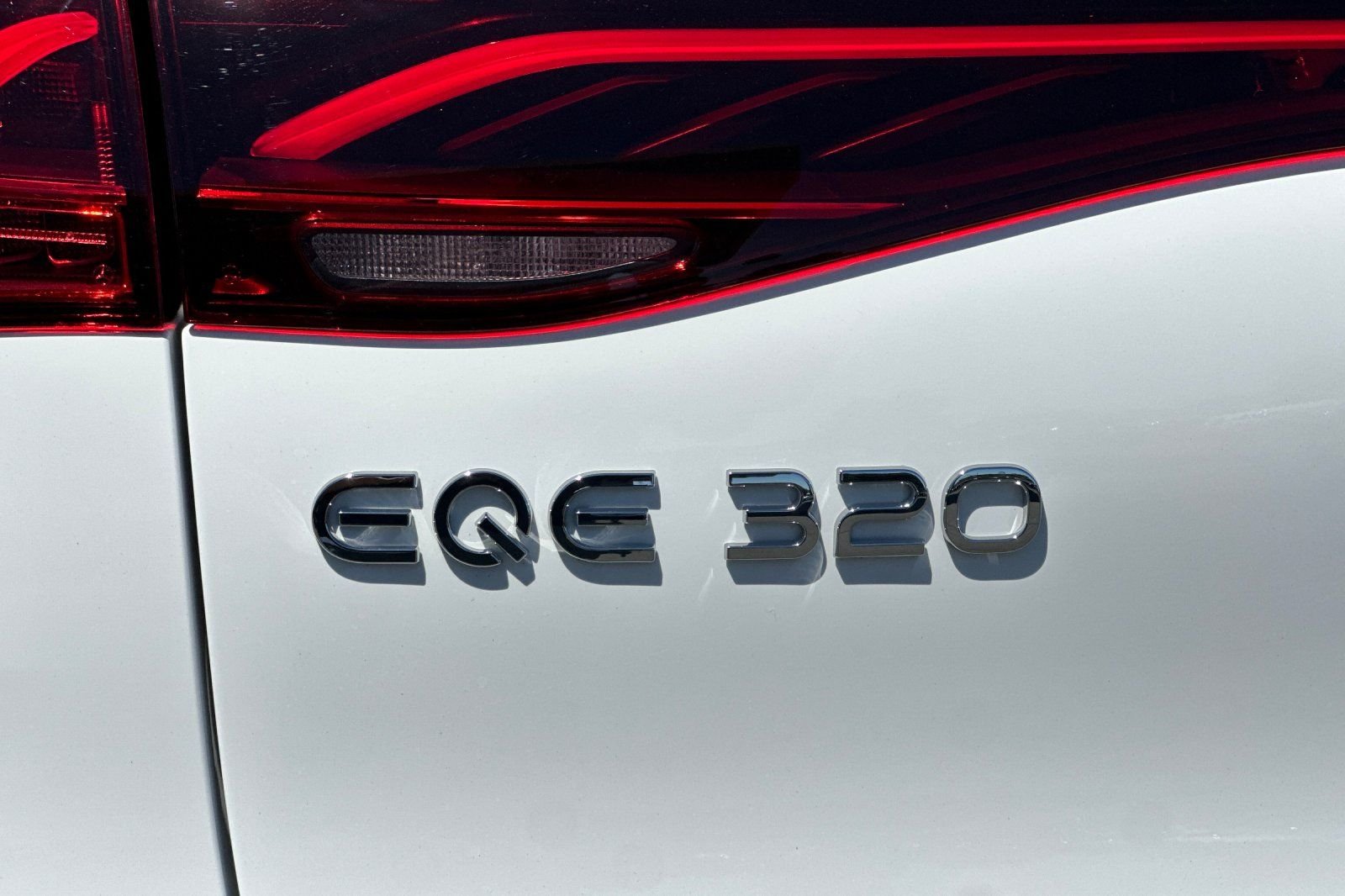 New 2026 White/off-white Mercedes-Benz 320 SUV image 27