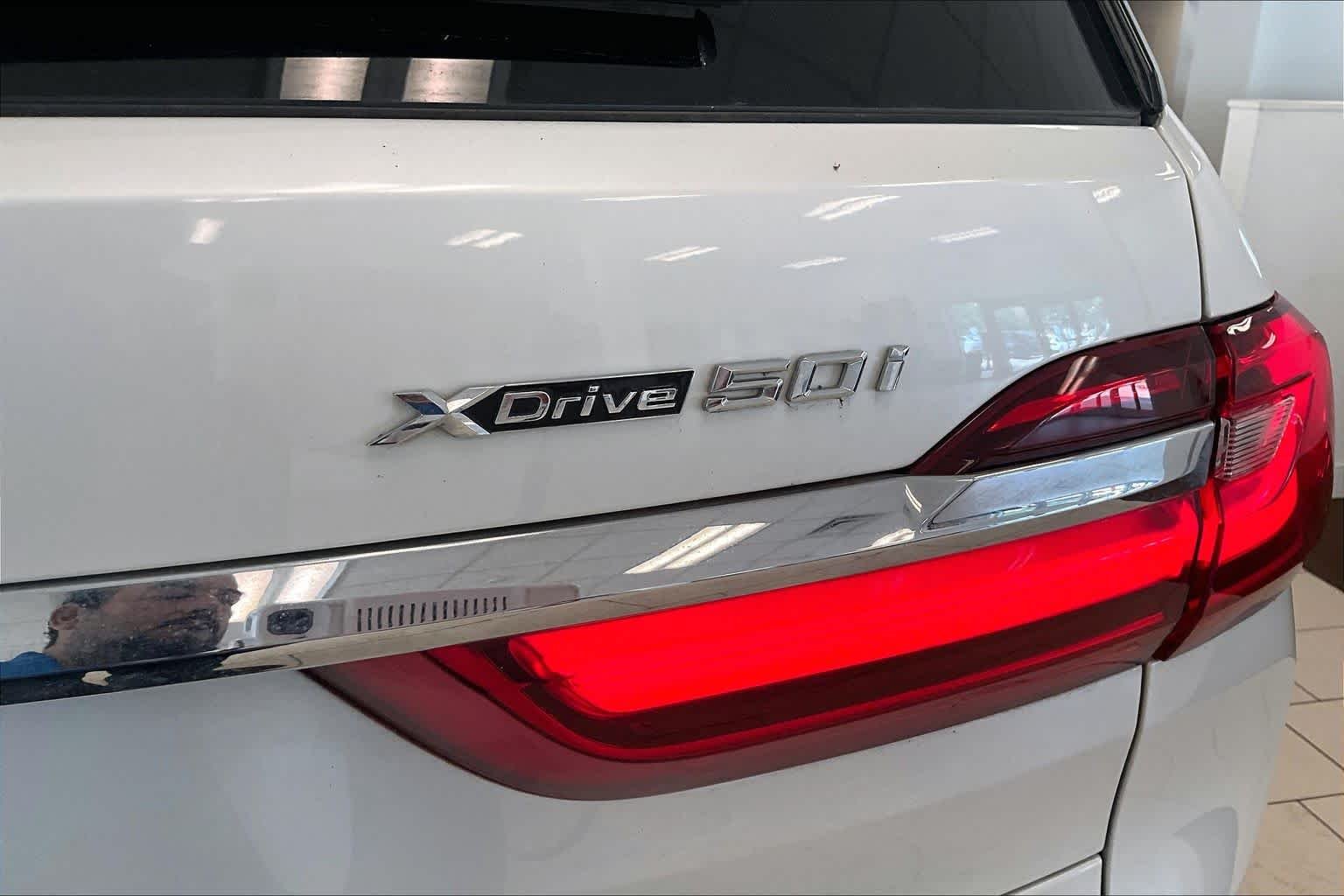 Used 2019 Mineral White Metallic BMW xDrive50i image 28