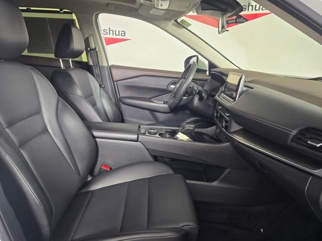 Certified Used 2023 Pearl White Nissan SV image 3
