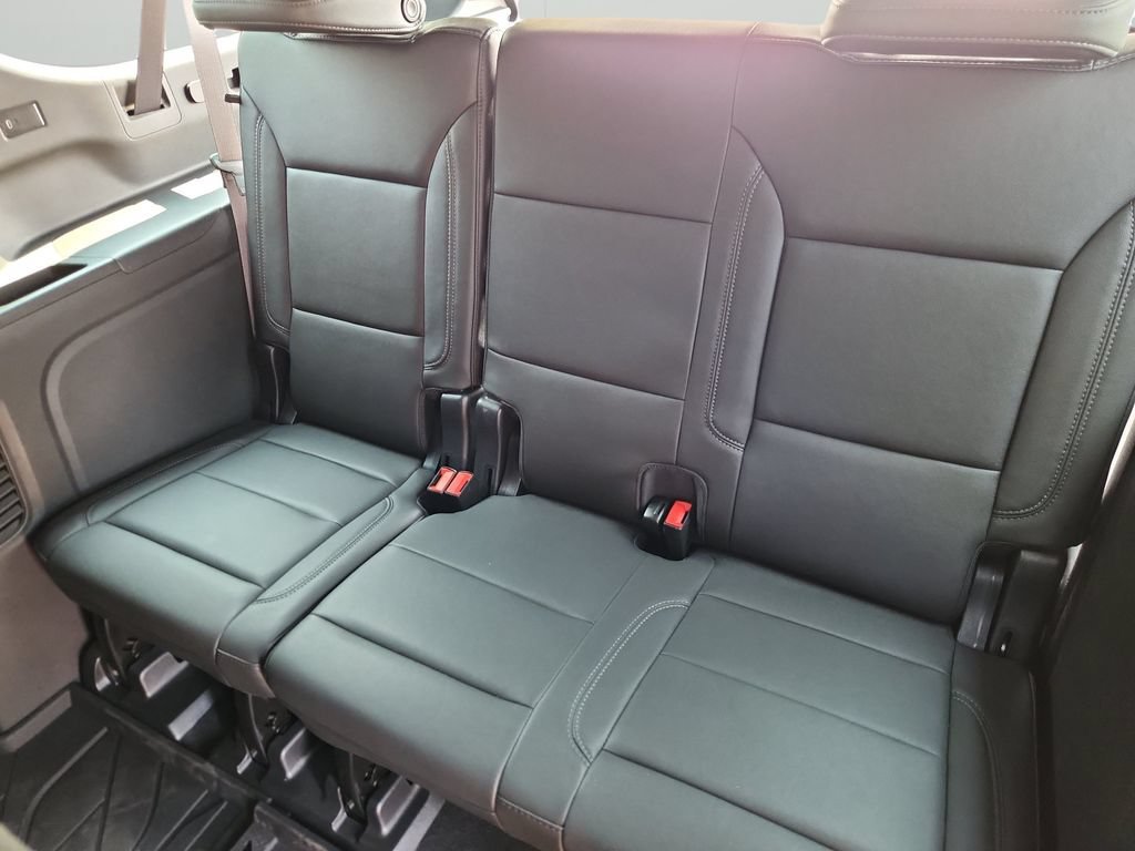 2023 Chevrolet Suburban Z71 - Photo 10