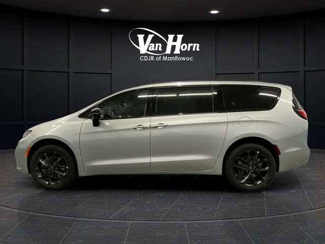 New 2026 Silver Mist Clear-Coat Exterior Paint Chrysler Limited image 13