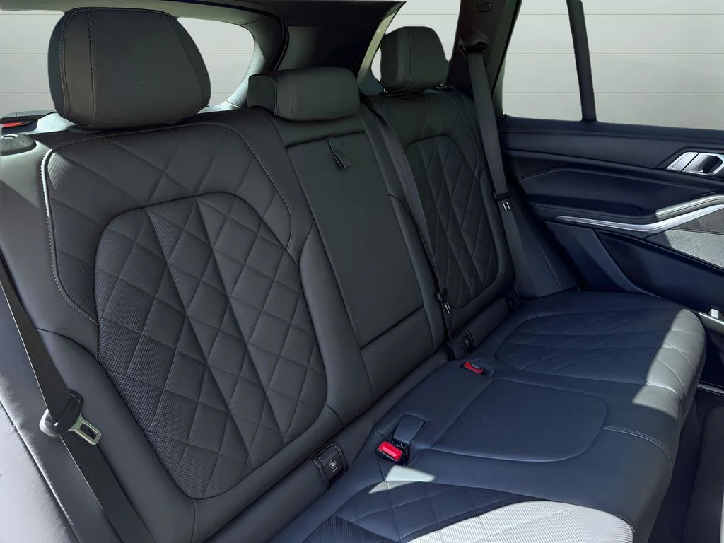 Used 2025 Gray BMW xDrive40i image 39