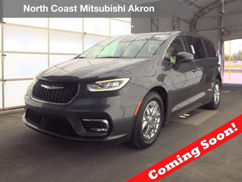 2023 Chrysler Pacifica Touring L's photo