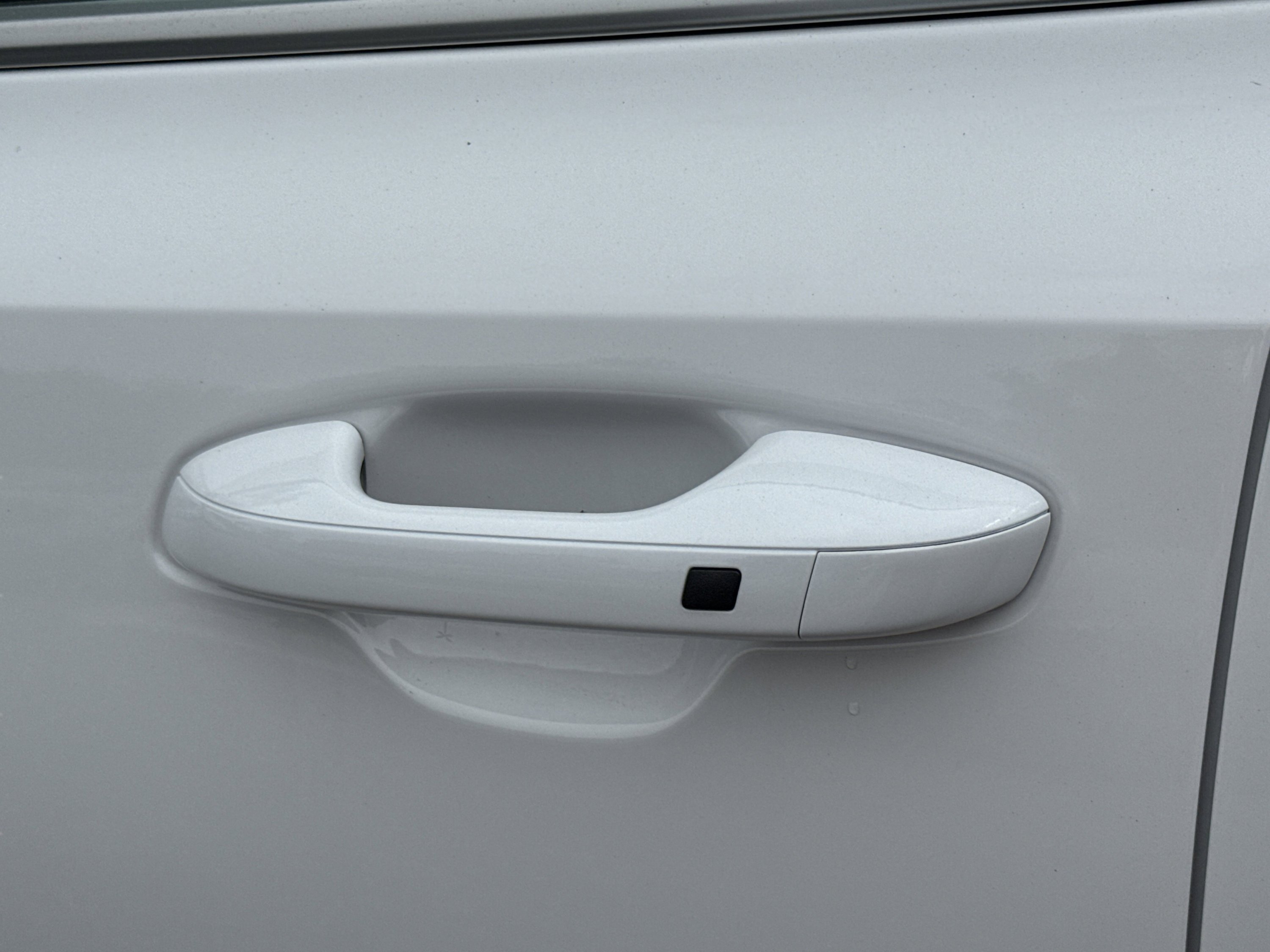New 2026 Glacial White Pearl Kia S image 22