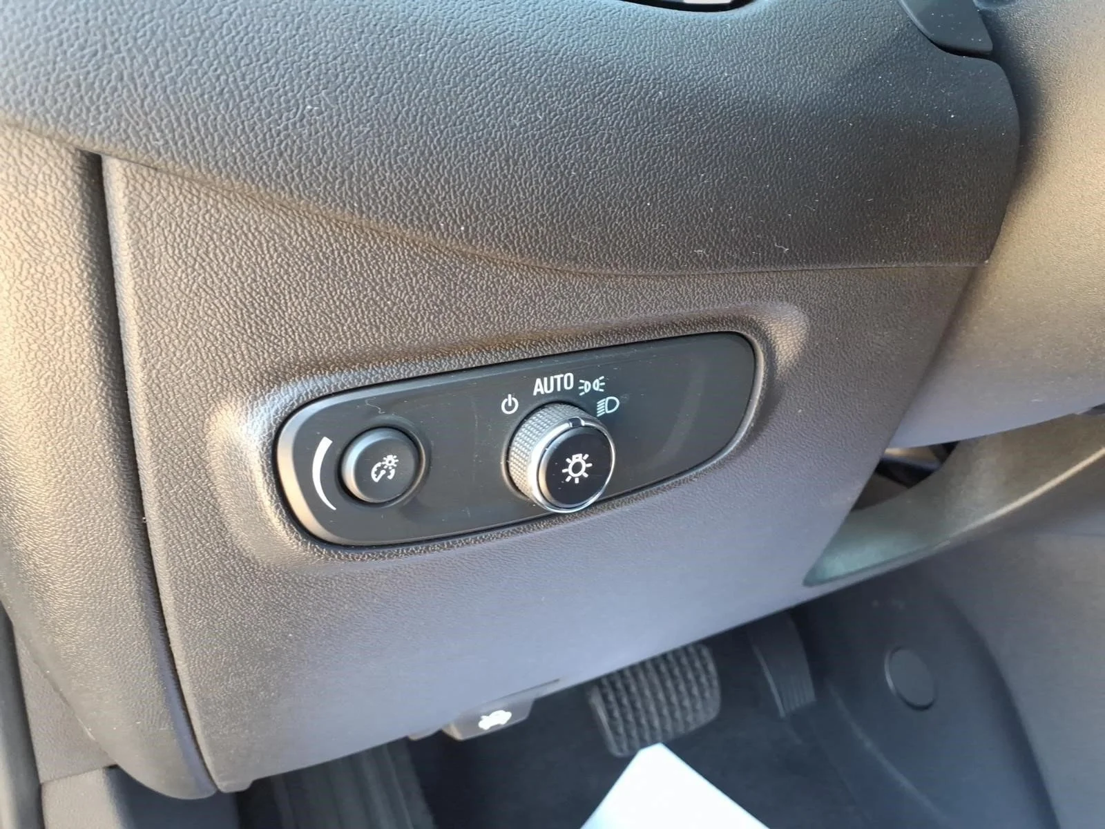 Used 2024 Sterling Gray Metallic Gxd Chevrolet LT image 18