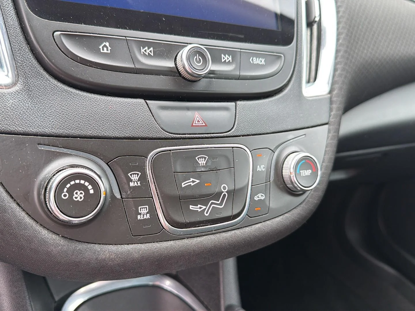 Used 2018 Summit White Chevrolet LT image 24