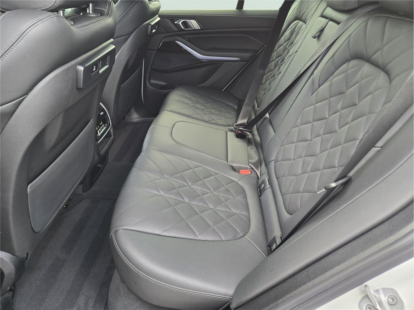Used 2023 Mineral White Metallic BMW xDrive40i image 21