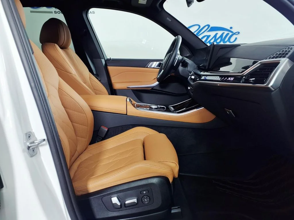 Used 2025 White BMW sDrive40i image 11