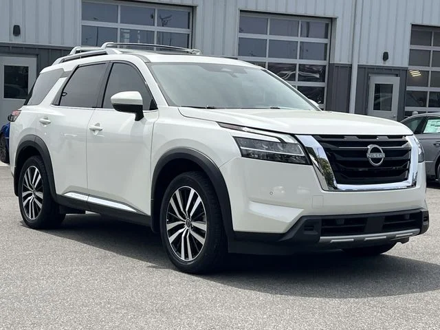 Used 2024 White Nissan Platinum image 43