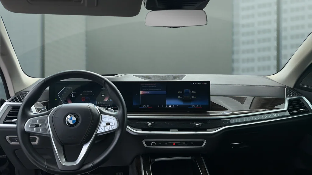 Used 2025 Black BMW xDrive40i image 21