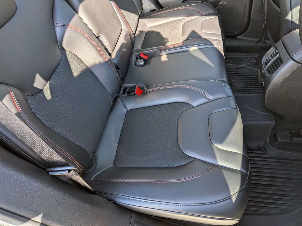 Used 2021 Silver Jeep Trailhawk image 25