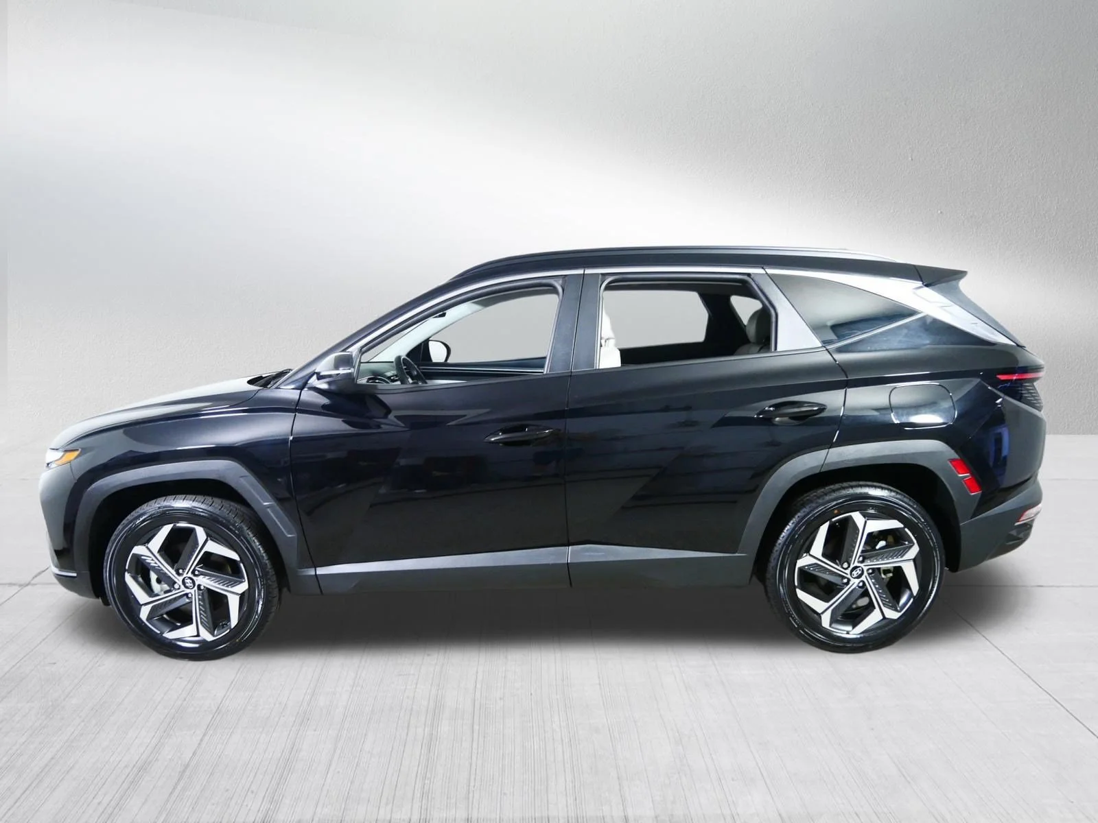 Used 2023 Phantom Black Hyundai SEL image 4