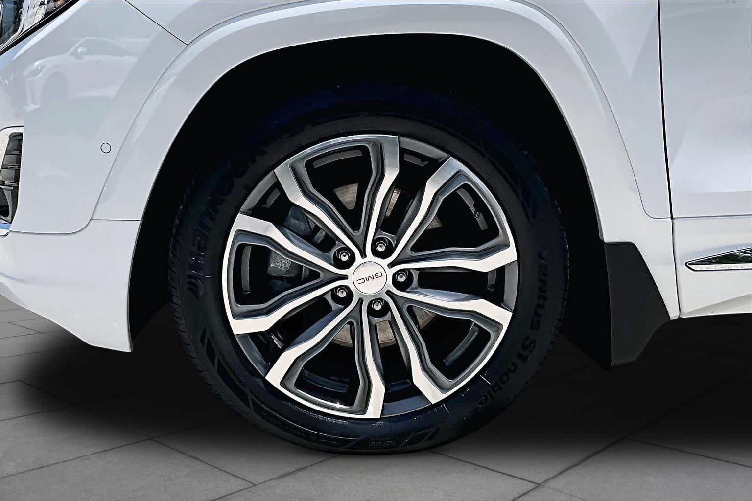Used 2020 White Frost Tricoat GMC Denali image 11