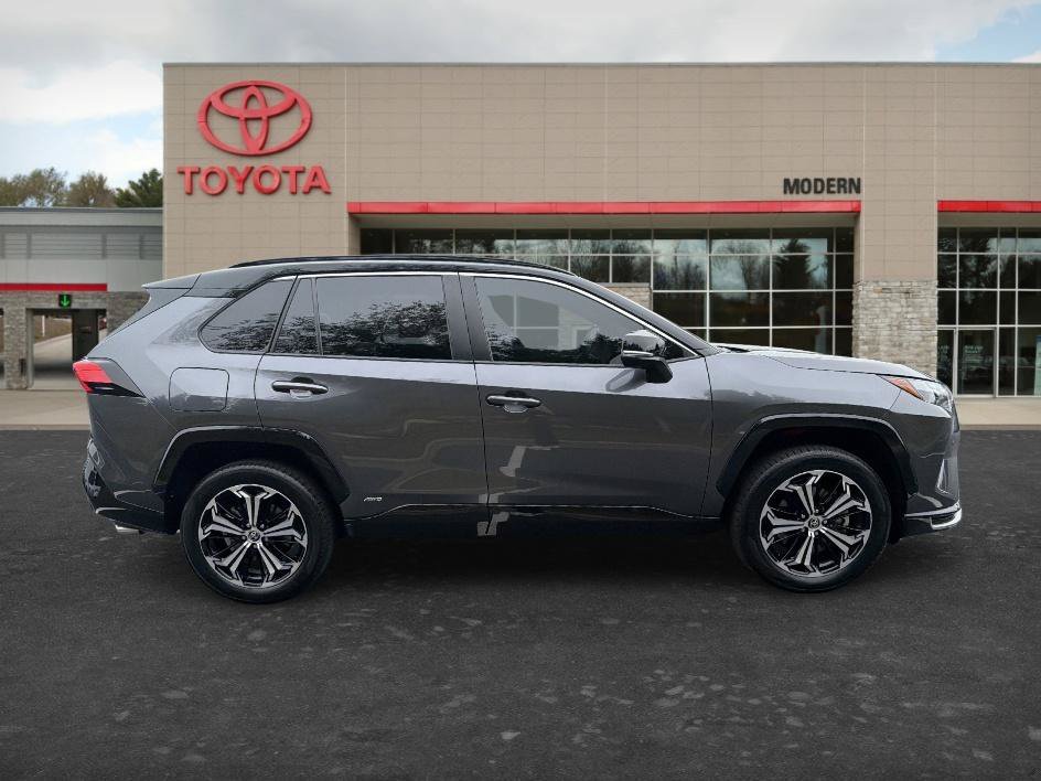Used 2025 Magnetic Gray Metallic/Midnight Black Metallic Toyota XSE image 4