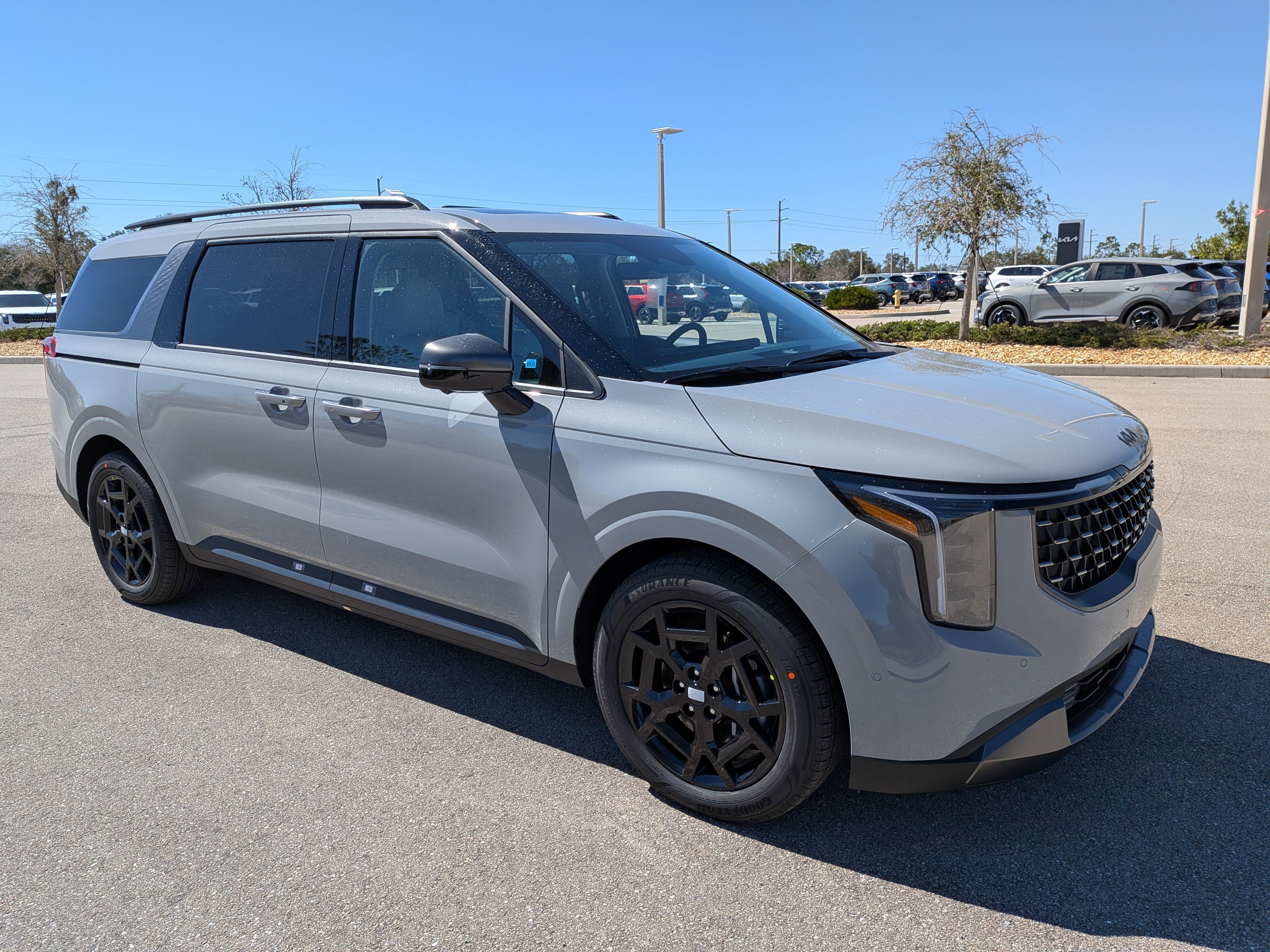 New 2026 Ceramic Silver Kia SX image 2