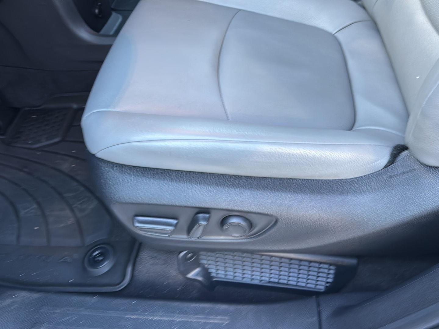 Certified Used 2025 Wind Chill Pearl Toyota XLE 7-Passenger image 25