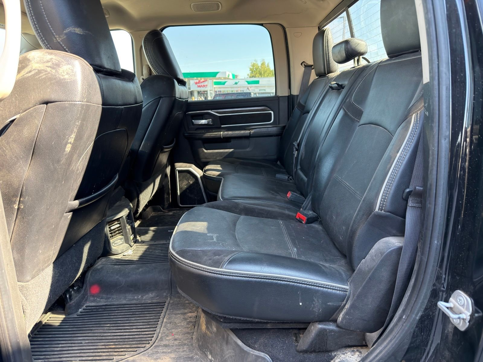 Used 2020 Diamond Black Ram Laramie image 11