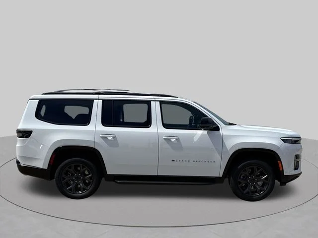 New 2026 Bright White Clear-Coat Exterior Paint Jeep Limited Altitude image 2