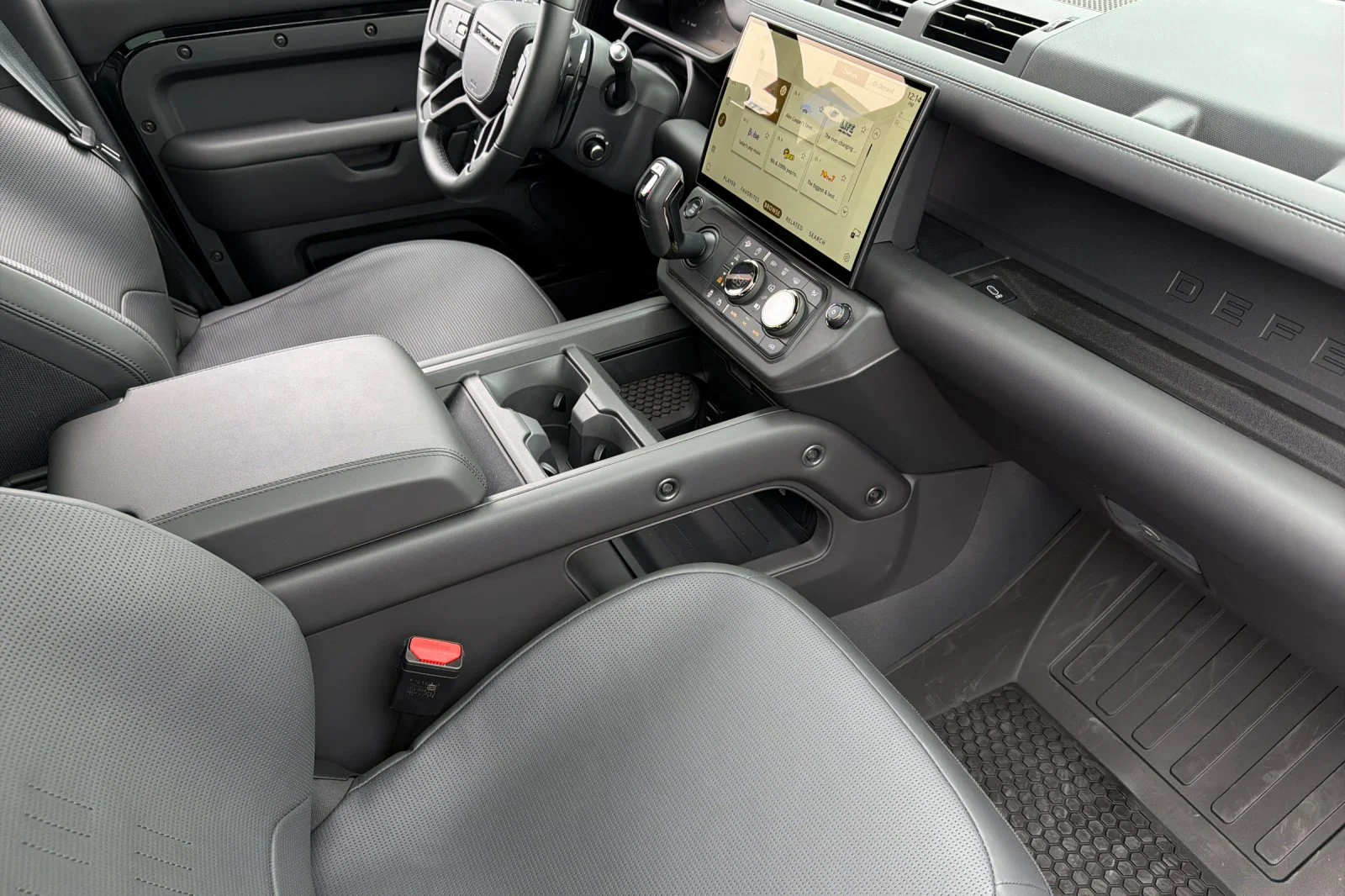 2026 Land Rover Defender OCTA Black - Photo 16