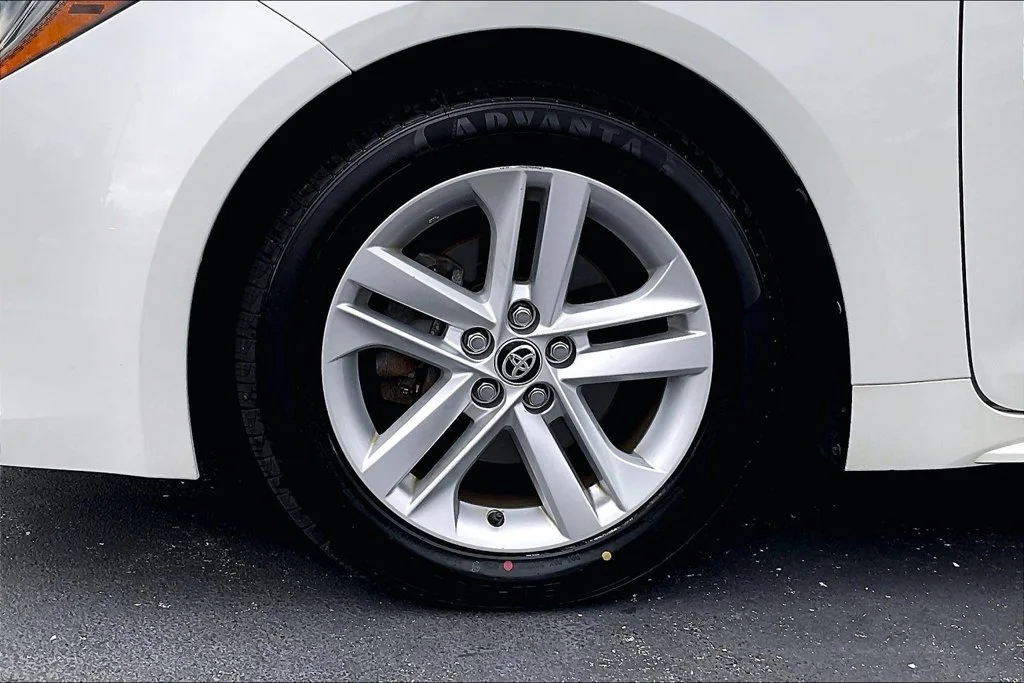 Used 2019 White Toyota SE image 10