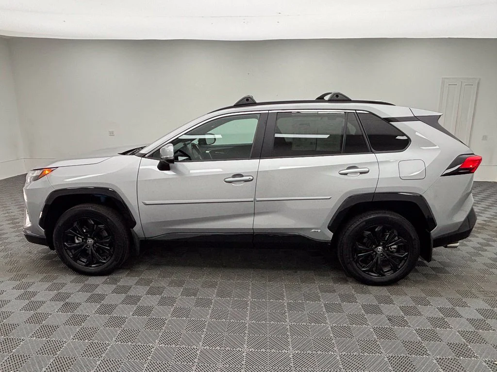 Used 2022 Silver Toyota SE image 12