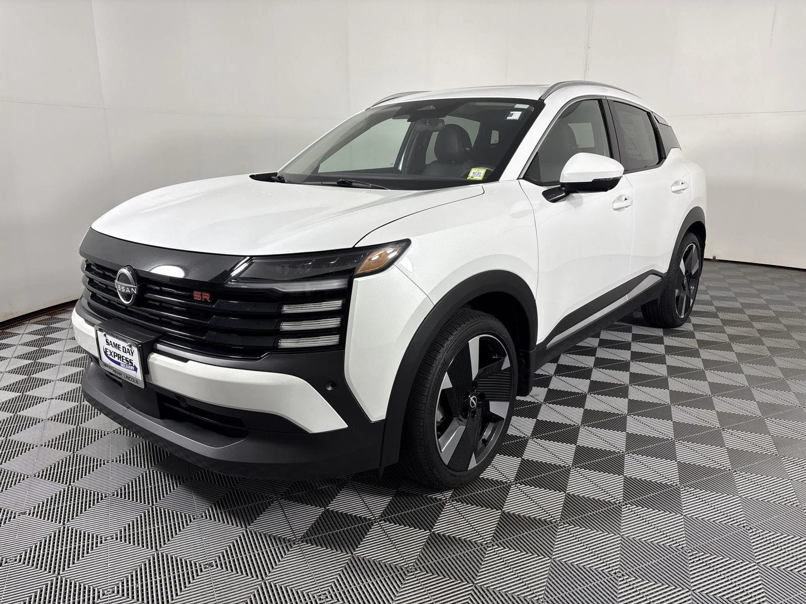 Used 2025 Aspen White Tricoat Nissan SR image 3