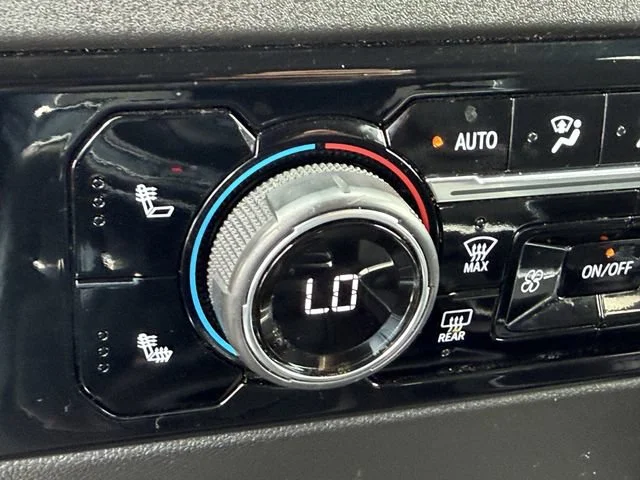 Used 2022 SUMMIT WHITE Chevrolet LT image 21