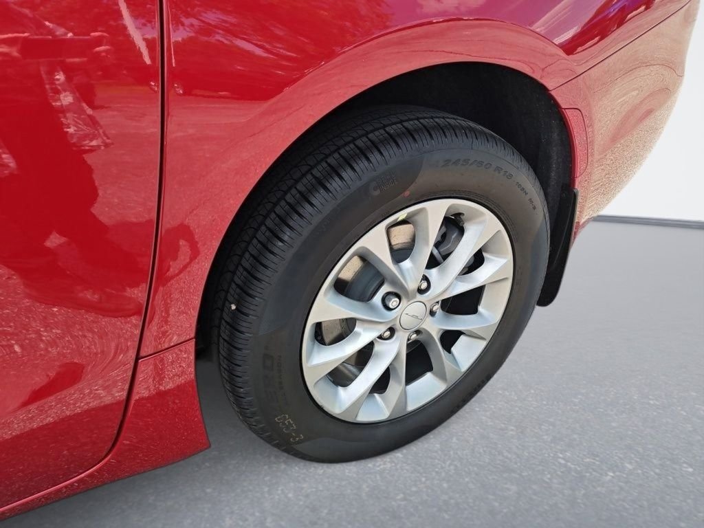 New 2027 Red Hot Pearl-Coat Exterior Paint Chrysler Select image 9