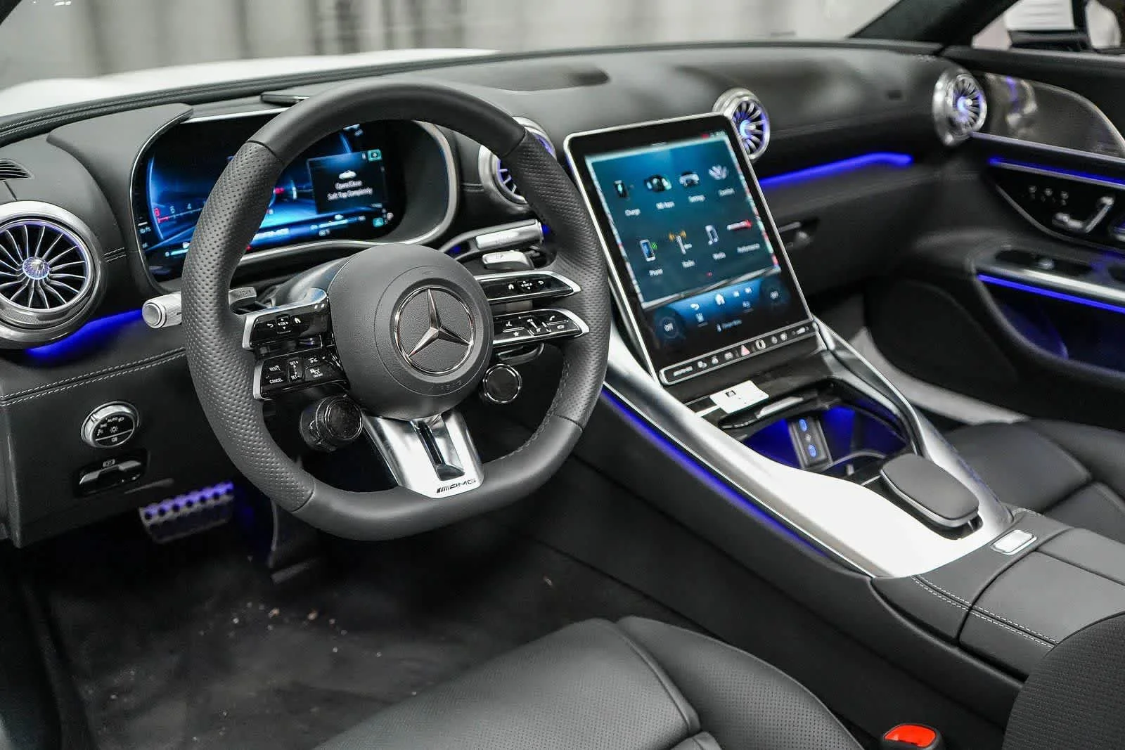 New 2025 MANUFAKTUR Moonlight White Metallic Mercedes-Benz AMG® SL 63 S E Performance Roadster image 59