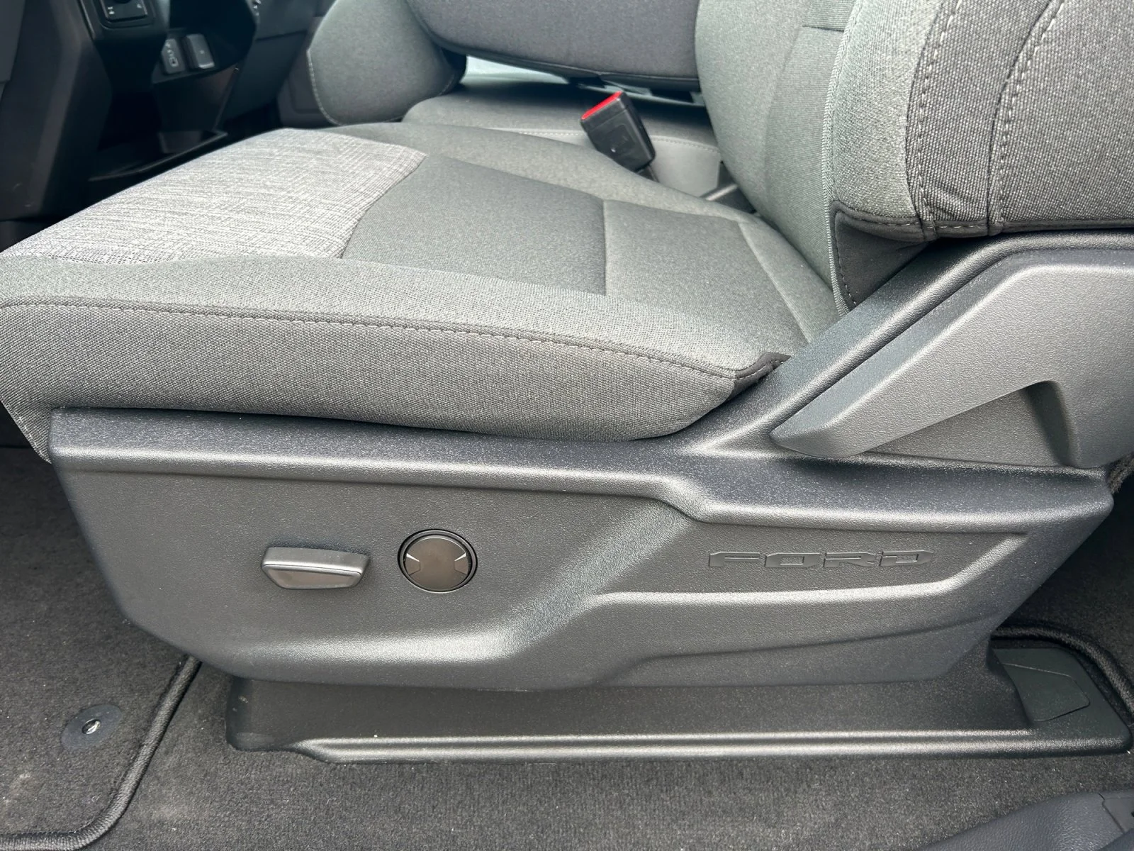 New 2026 Avalanche Ford XLT image 15
