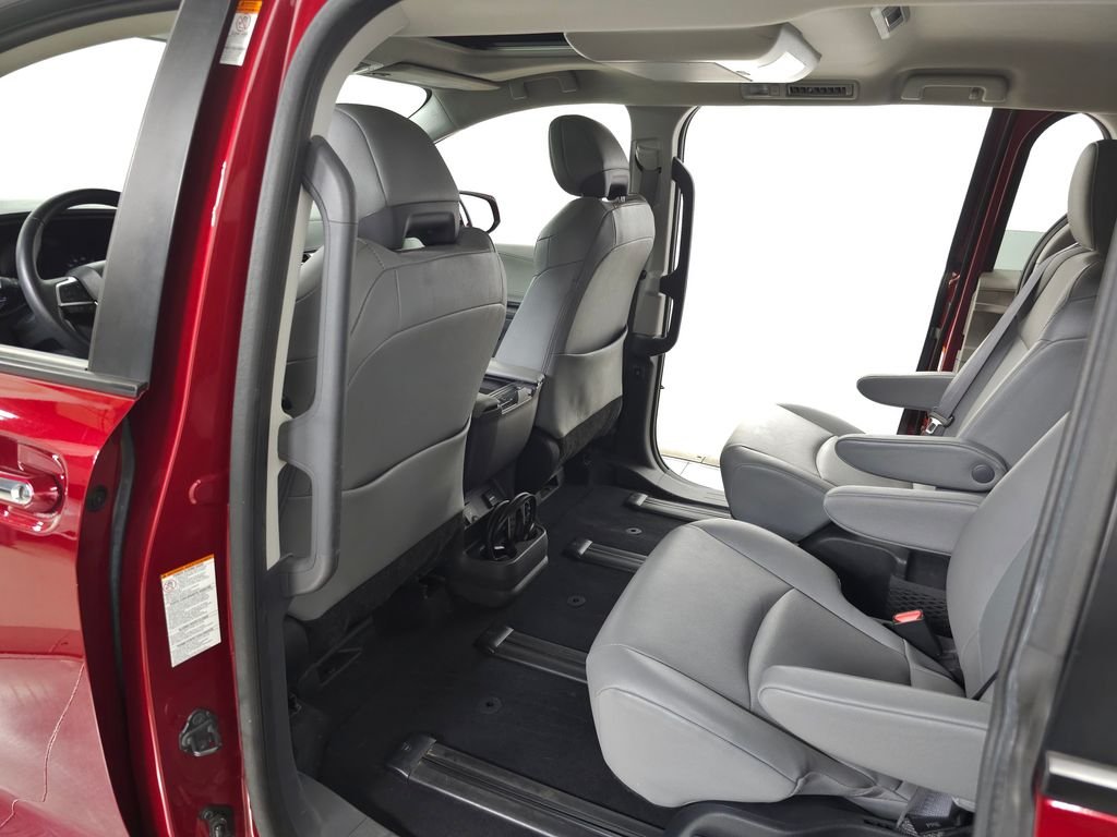Used 2022 Pearl Toyota XLE image 31