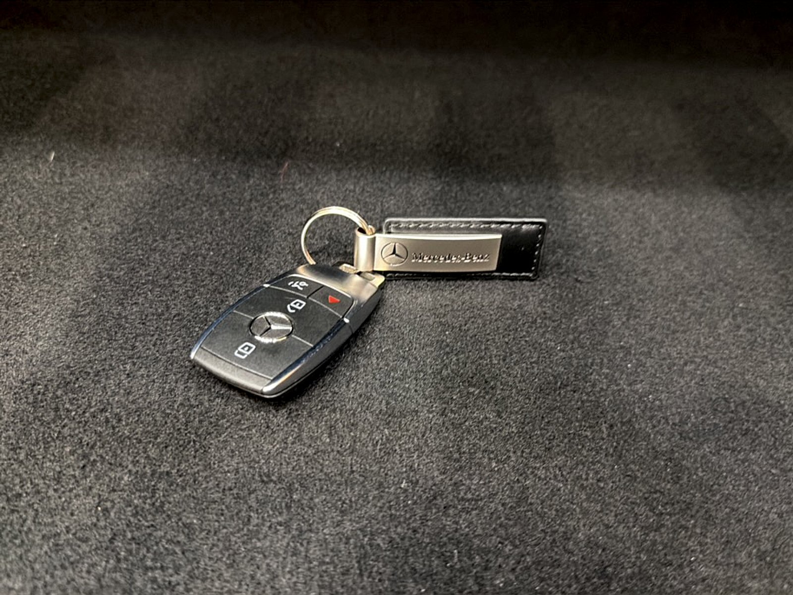 Used 2021 Lunar Blue Metallic Mercedes-Benz 4MATIC® Sedan image 25
