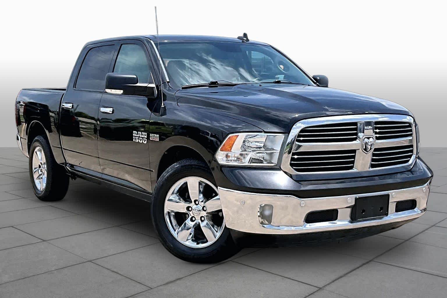 Used 2016 Brilliant Black Crystal Pearlcoat Ram Lone Star image 3
